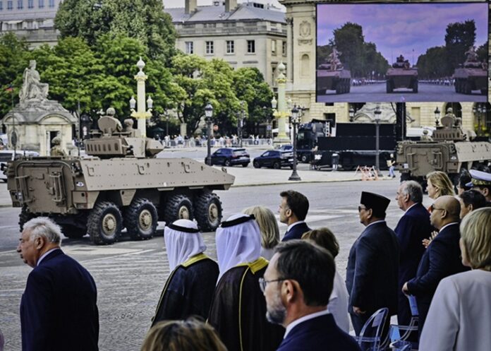 BASTILE DAY MAU TAK GENTAR Presiden Republik Indonesia, Prabowo Subianto menghadiri Parade Militer Bastille Day 2025 di Place de la Concorde, Paris, Prancis, pada Senin, 14 Juli 2025, sebagai tamu kehormatan/BPMI Setpres