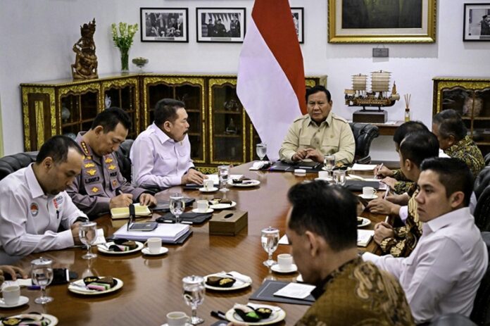 Presiden Prabowo Subianto memimpin rapat terbatas bersama sejumlah Menteri Kabinet Merah Putih di Istana Merdeka, Jakarta, pada Rabu, 30 Juli 2025/BPMI Setpres