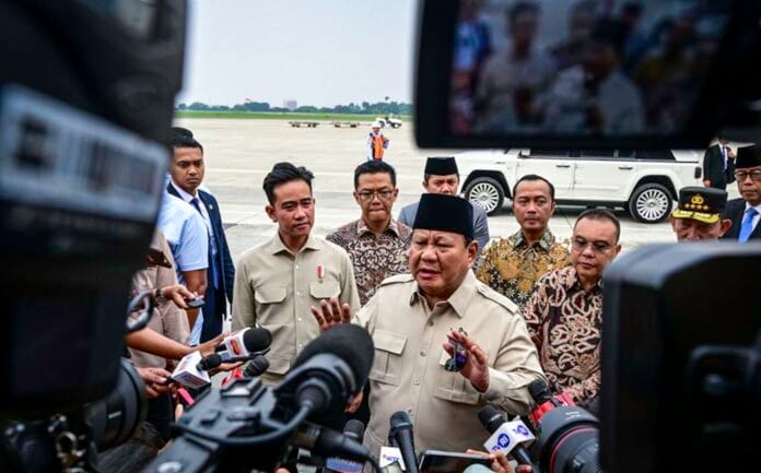 Presiden Prabowo Subianto menyampaikan keterangan pers kepada awak media di Pangkalan TNI AU Halim Perdanakusuma, Jakarta, pada Rabu, 16 Juli 2025/BPMI Setpres