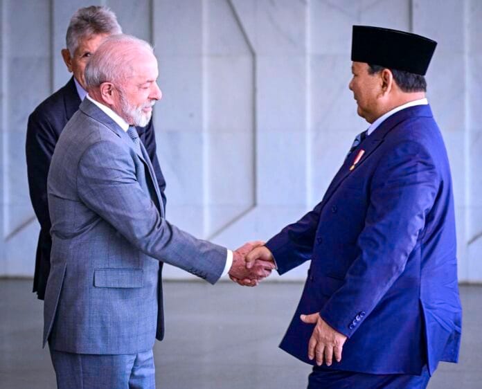 Presiden Prabowo Disambut Khidmat Presiden Brasil Lula da Silva di Istana Planalto
